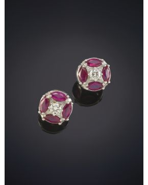 201-ELEGANTES PENDIENTES DE RUBIES Y BRILLANTES. Montura de oro blanco de 18k.