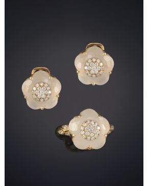 245-PASQUALE BRUNI CONJUNTO DE SORTIJA Y PENDIENTES FLORALES DE CUARZOS Y PAVÉ DE BRILLANTES sobre una montura en oro rosa de 18K.