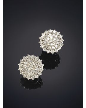 247-EXQUISITOS PENDIENTES ROSETÓN DE BRILLANTES DE 1.55CTS sobre una montura de oro blanco de 18K.