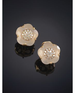 277-PASQUALE BRUNI PENDIENTES EN FORMA DE FLOR DE CUARZOS REMATADOS CON PAVÉ DE BRILLANTES. con montura en oro rosa de 18K.