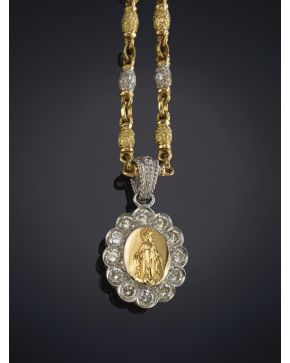 57-GARGANTILLA CON LA VIRGEN DE LA MILAGROSA RODEADA DE BRILLANTES. EXCLUSIVO DISEÑO QUE PENDE DE UNA GARGANTILLA DE BARRILETES en oro amarillo y blanco 