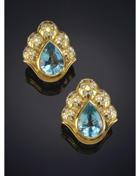 607-ELEGANTES PENDIENTES CON GRAN LÁGRIMA DE TOPACIO AZUL Y BRILLANTES. CALIDAD EXTRA. sobre una importante montura de oro amarillo de 18k.