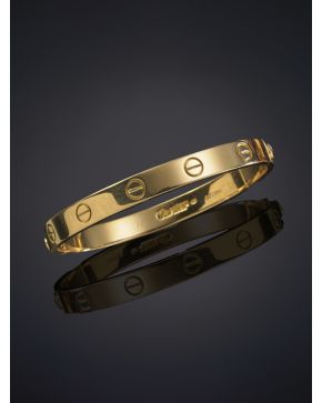 688-CARTIER MODELO LOVE. CLASICA PULSERA RIGIDA CON 12 TORNILLOS EN ORO AMARILLO18K. FIRMADA Y NUMERADA