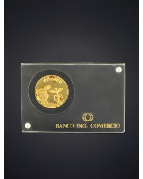 727-MONEDA DE ORO DEL BANCO DE COMERCIO EN AMARILLO DE 18K.