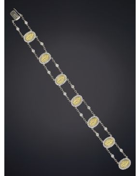 73-PULSERA CON SIETE MEDALLONES DE LA VIRGEN DE LA MILAGROSA. LABRADA EN ORO Y BRILLANTES. Montura en oro amarillo de 18k. Firmada Yanes.