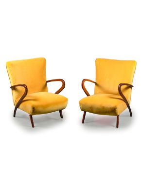 194-Pareja de butacas italianas estilo Gio Ponti. con estructura de madera y tapicería en terciopelo amarillo ocre. Italia. c.1950