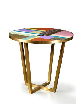 145-Mesa con estructura de madera y patas de latón. revestida con cristal de Murano y remates en latón. Italia. 1960