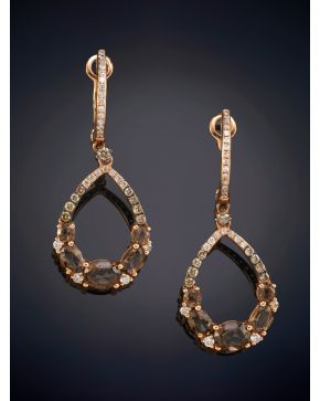 114-ELEGANTES PENDIENTES COLGANTES DE TOPACIOS Y BRILLANTES sobre una montura de oro rosa de 18K.