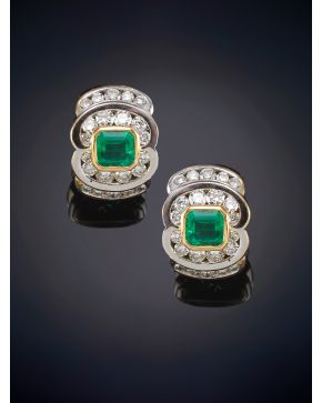 143-ELEGANTES PENDIENTES DE BRILLANTES Y ESMERALDAS sobre una gran montura en oro blanco de 18k. 