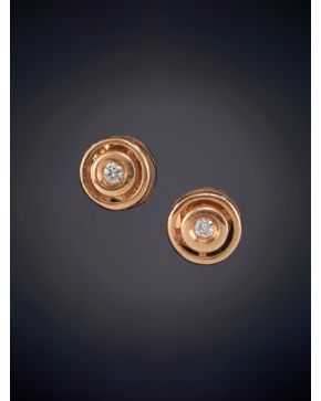 46-PENDIENTES CHATÓN DE BRILLANTES sobre una montura de oro rosa de 18k. 