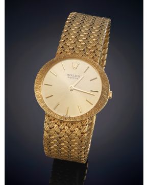 584-ROLEX  RELOJ JOYA DE PULSERA PARA SEÑORA. CAJA Y BRAZALETE EN ORO AMARILLO DE 18K. MOVIMIENTO MECÁNICO MANUAL. Esfera dorada con numeración a trazos aplicados en oro al igual que las agujas. 