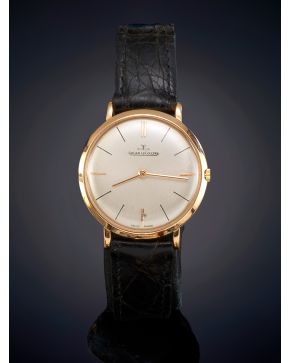 726-JAEGER-LECOULTRE MODELO "ULTRA FINO" RELOJ DE PULSERA, AÑOS 60. CAJA EN ORO AMARILLO DE 18K DE 33MM DE DIÁMETRO Y 7,50MM DE GROSOR. MOVIMIENTO MECÁNICO MANUAL. Esfera gris con numeración a trazos aplicados en negro y agujas en oro. Puslera de pie