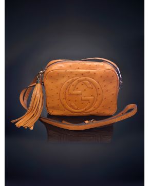 771-SOHO GUCCI Bolso de piel de avestruz naranja con bordado de las iniciales en el frente.