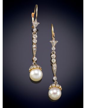 43-BELLOS PENDIENTES ANTIGUOS CON PERLAS Y BRILLANTES  DE 1,20CT APROX sobre una montura en oro blanco y amarillo de 18K.