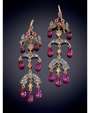 659-ELEGANTES PENDIENTES GITANILLAS DE RUBÍES Y DIAMANTES, Sobre una montura de oro rosa de 14k con frente de plata. Peso total de los diamantes: 0,85ct. aprox. Peso total de los rubíes: 4,67ct. aprox