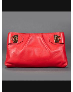 856-SALVATORE FERRAGAMO Bolso en piel roja