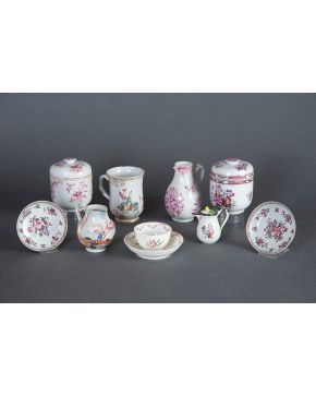 2060-Variado lote en porcelana centroeuropea y oriental formado por 10 objetos: jarra, recipientes con tapa, jarrita y platos, platos y tazas.