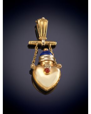 199-ELEGANTE COLGANTE CON UN CORAZÓN REMATADO POR UNA TAPITA EN LAPISLÁZULI Y DECORADO POR UNA PIEDRECITA NARANJA en oro amarillo de 18K.