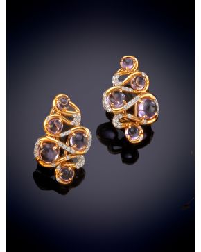 664-ELEGANTES PENDIENTES CON CABUJONES DE AMATISTA Y BRILLANTES SOBRE UNA MONTURA EN ESPIRAL en oro rosa de 18K.