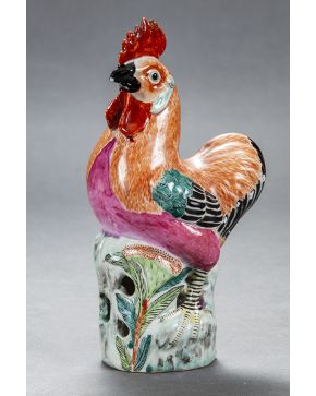 2092-Original gallo antiguo en porcelana oriental. Altura: 21 cm.