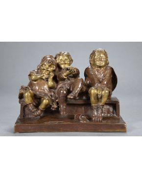 909-JUAN CLARA AYATS (Olot, Gerona, 1875 - París, 1958) Tres niños en un banco  Escultura en bronce pavonado. Firmado. Medidas: 23x14x30 cm. 