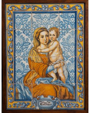 529-JUAN RUIZ DE LUNA (1863-1945) “Nuestra Señora del Rosario” Panel de 12 azulejos. Enmarcado. Firmado.  Medidas: 56x40 cm