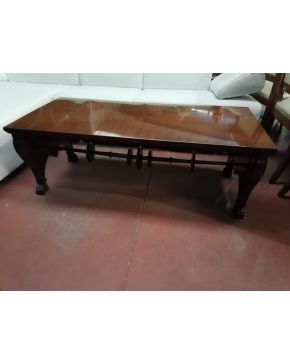 1074-Mesa de centro estilo Regency, según diseño de Ramón García Jurado.  Medidas: 46, 7 x 60 x 129 cm. 