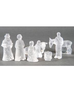 2246-LALIQUE Lote de ocho figuras del Belén en cristal. Altura: 13 cm