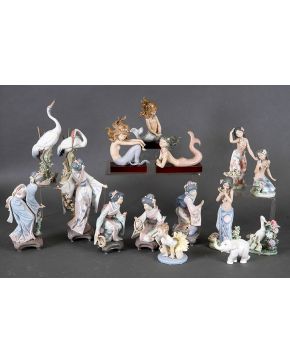 2271-LLADRÓ Lote formado por siete figuras en porcelana, mujeres orientales y seres fantásticos. Altura: 20 cm.