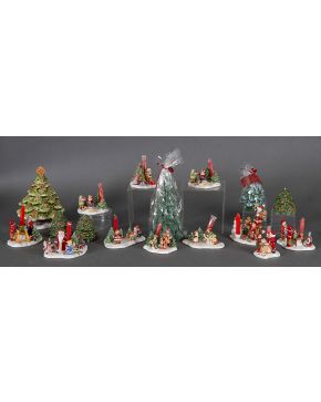 2234-VILLEROY & BOCH “Navidad” Lote formado por seis piezas: Santa Claus en  trineo, Santa Claus con niño, arbolito y tres portavelas. Medidas: 18 cm.