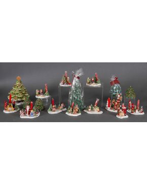 2229-VILLEROY & BOCH  “Navidad” Lote formado por seis piezas, dos arbolitos, tres escenas portavelas y Santa Claus. Medidas: 16 cm.