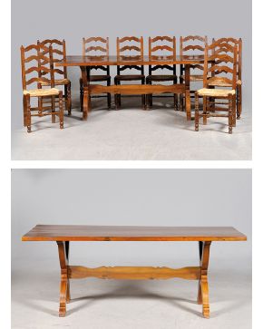 983-Lote formado por mesa de comedor en madera con patas unidas por chambrana y 8 sillas andaluzas con asientos de enea.  Medidas mesa: 80x88,5x207 cm.