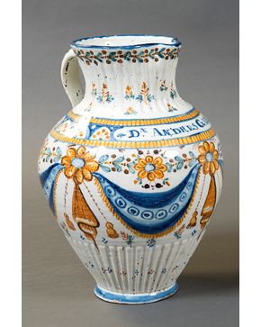 538-Talavera de  la Reina, S.XIX Gran jarra de cerámica esmaltada y policromada. Decoración de pabellones con decoración de flores e inscripción DONRES GARCÍA, AÑO 1844   Perfecto estado. Med