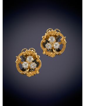 109-ELEGANTES PENDIENTES DE BRILLANTES DE 0.80CT APROX sobre una montura en oro amarillo de 18K.