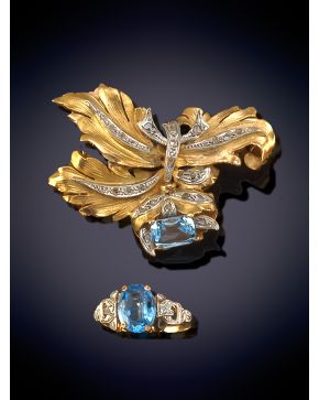 113-ELEGANTE CONJUNTO COMPUESTO POR BROCHE Y SORTIJA CON ESPINELA AZUL en oro amarillo de 18K.