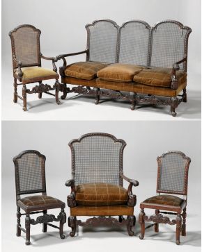 2152-Sillería alfonsina en madera de nogal y rejilla ca. 1900. Formado por: sofá de tres plazas, sillón, dos sillas y silla de brazos. Medidas sofá: 1