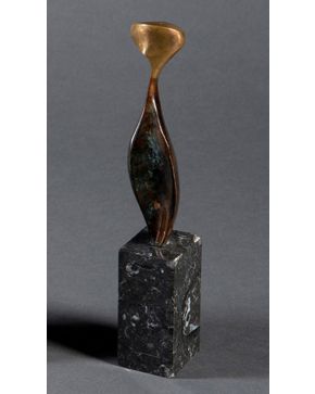 2012-MARTÍN SIMON (Gata 1940) Figura Bronce pulido sobre peana de piedra Firmado Numerado 19/125 Medidas: 17,5 x 3 x 2,5 cm. (sin peana)  28 x 5 x 5,"