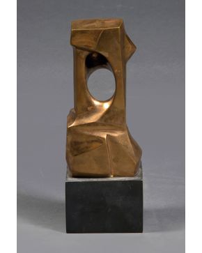 2013-JOSÉ MANUEL ALBERDI (Azkoitia 1922-Denia 2008) Helena Bronce sobre peana de hierro  Firmado Numerado 72/75 Medidas: 22,3 x 8,2 x 6 cm. (medida c"