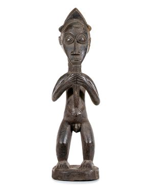 320-FIGURA MASCULINA BAULE, Costa de Marfil siglo XX Escultura de madera y pátina marrón oscura. Medidas: 58 cm. (altura)