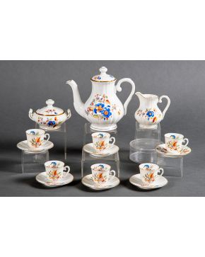 1193-Juego de café para seis servicios en porcelana de Bidasoa, cásacara de huevo. Decoración esmaltada de flores. Formado por: 6 tazas con sus plato"