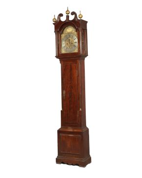 2123-Reloj de antesala en madera de caoba firmado en la esfera Edward Faulkner, Inglaterra S. XVIII. Con pesas y péndulo. Algún desperfecto.