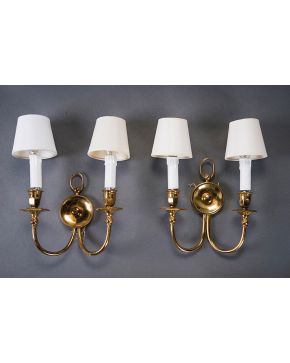 2240-Juego de 8 apliques de pared de 2 luces en metal dorado. Altura: 30 cm.