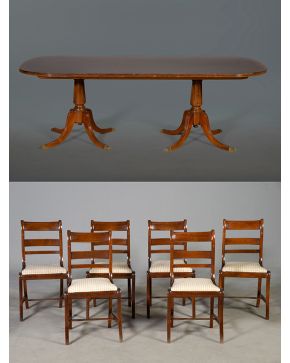 2146-Lote del siglo XIX formado por: mesa de comedor estilo inglés en madera tallada con doble pata de jarrón y cuatro patas 