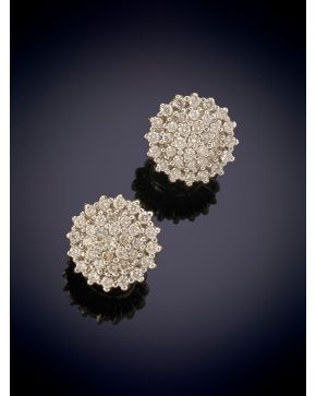 194-EXQUISITOS PENDIENTES ROSETÓN DE BRILLANTES DE 1,55CTS sobre una montura de oro blanco de 18K. 