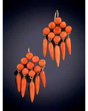 517-ELEGANTES PENDIENTES DE CORAL ROJO DEL MEDITERRÁNEO con una montura en oro rosa de 9K.