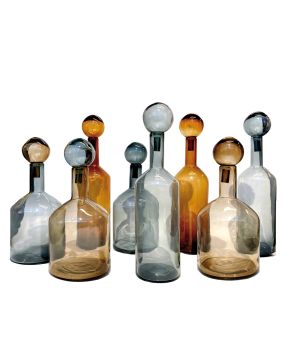 397 B-"Polspotten". Lote de 8 botellas decorativas en cristal policromado en diversas 