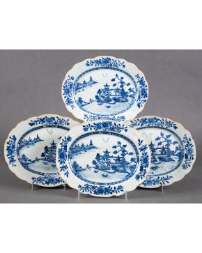 584-Juego de cuatro bandejas ovaladas en porcelana china azul y blanca Nanking, Comp