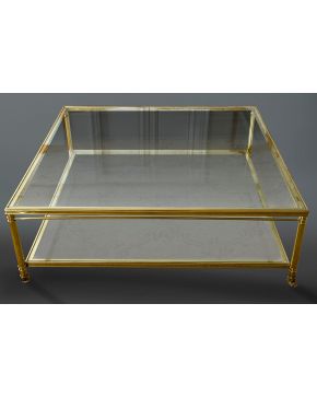 2110-Mesa de centro en metal dorado y cristal con patas de garra. Doble altura.  Medidas: 41x130x130 cm