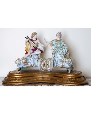 577-MEISSEN, S. XVIII. Dos carros con Apolo y Artemisa en porcelana policromada con base en madera dorada. Con marcas. Sobre peana clásica en madera d