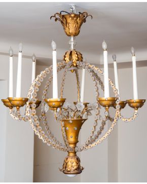 436-HERRAIZ  Elegante lámpara de 8 brazos de luz en forma de esfera en dorado con decoración de cuentas de cristal y flores aplicadas. Iluminación al 